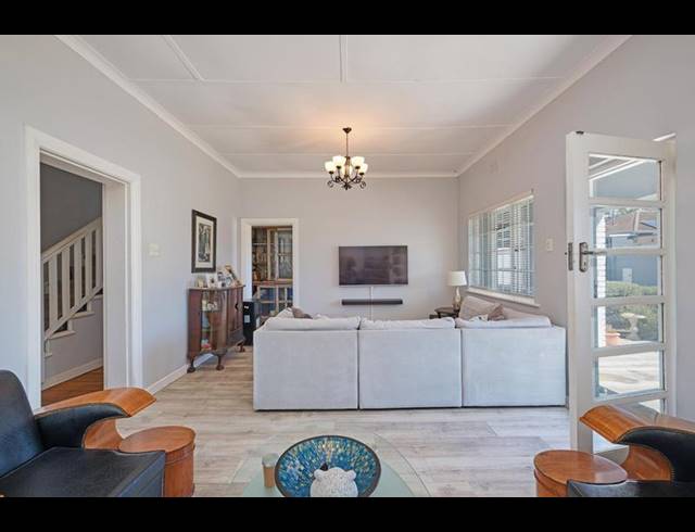 6 BEDROOM HOUSE FOR SALE IN FISH HOEK